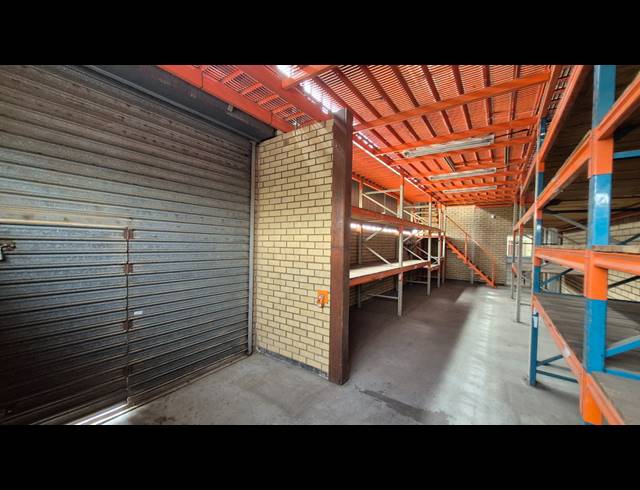 2,450M² WAREHOUSE TO LET IN APEX